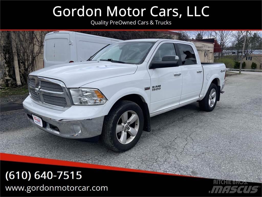 RAM 1500 Vieglais kravas automobilis/izkraušana no sāniem
