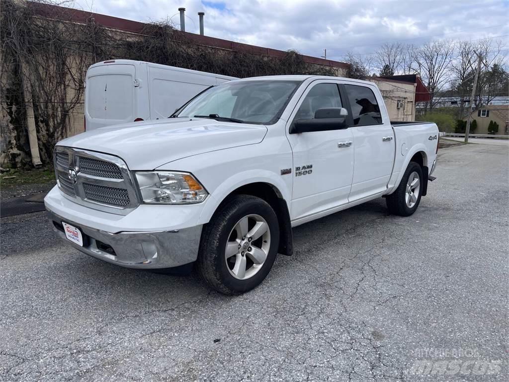 RAM 1500 Vieglais kravas automobilis/izkraušana no sāniem