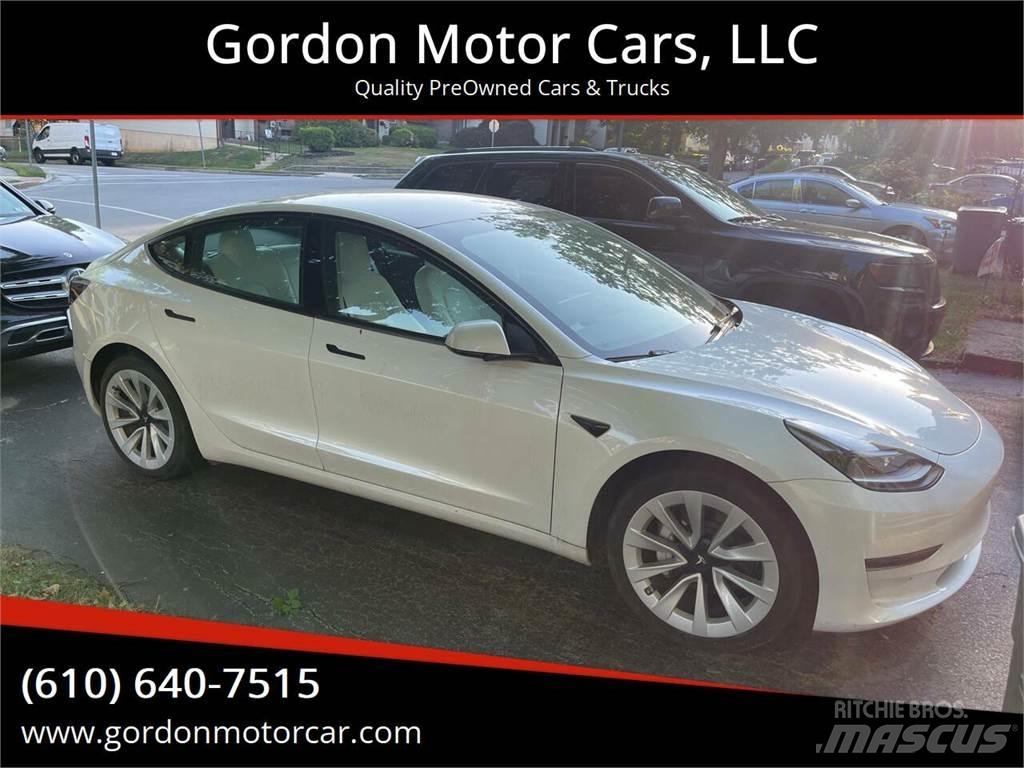 Tesla Model 3 Automašīnas