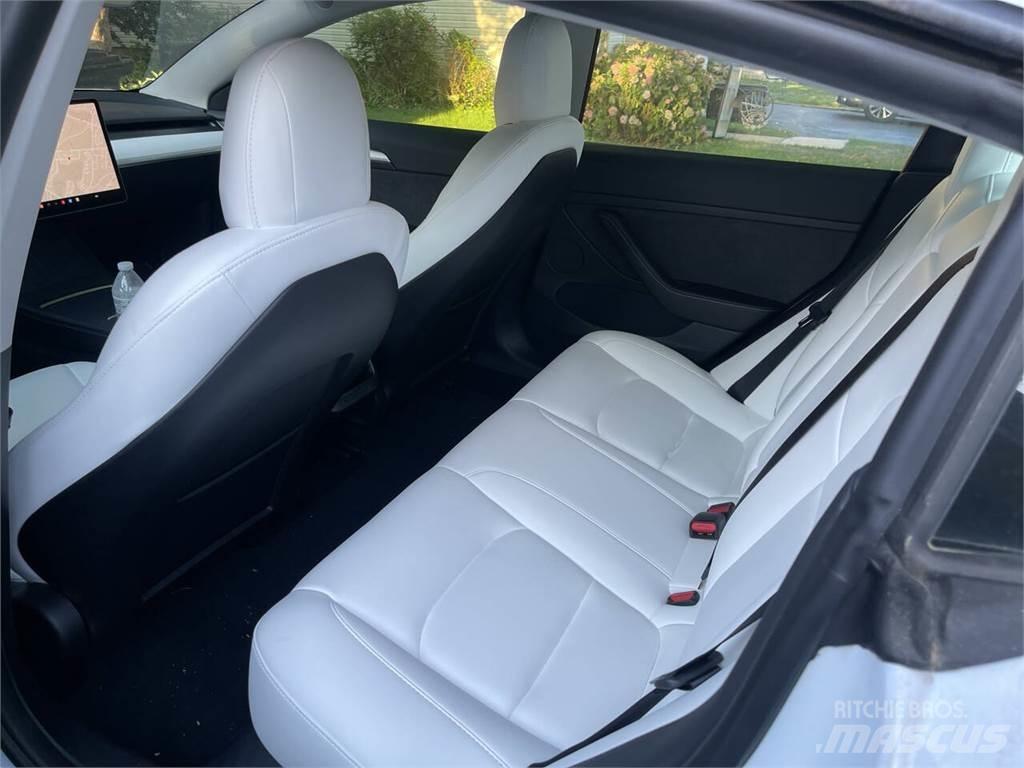 Tesla Model 3 Automašīnas