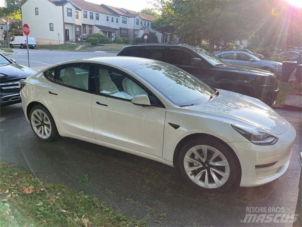 Tesla Model 3 Automašīnas