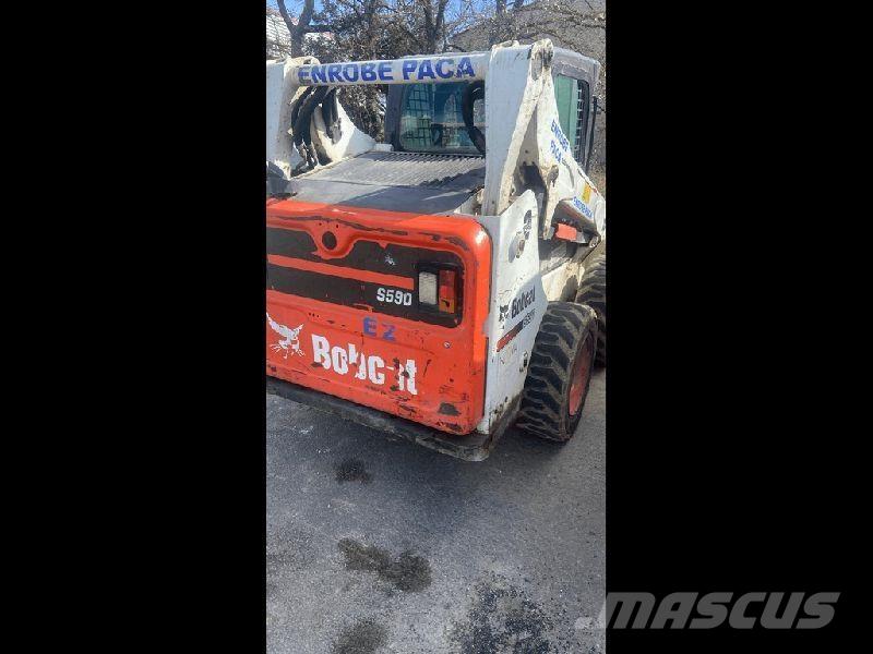 Bobcat S590 Iekrāvēji uz riteņiem