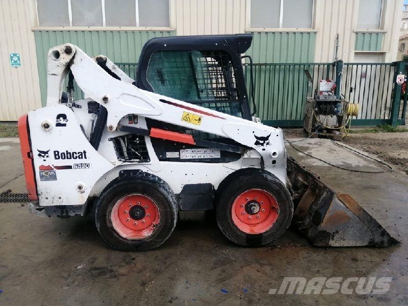 Bobcat S590 Iekrāvēji uz riteņiem