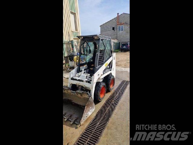 Bobcat S70 Iekrāvēji uz riteņiem