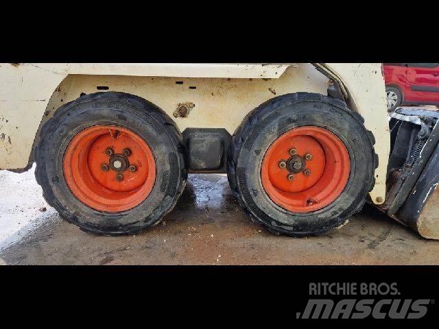 Bobcat S70 Iekrāvēji uz riteņiem