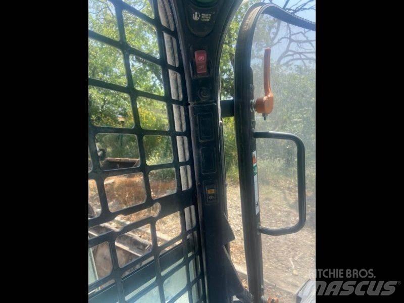 Bobcat T770 Iekrāvēji uz riteņiem