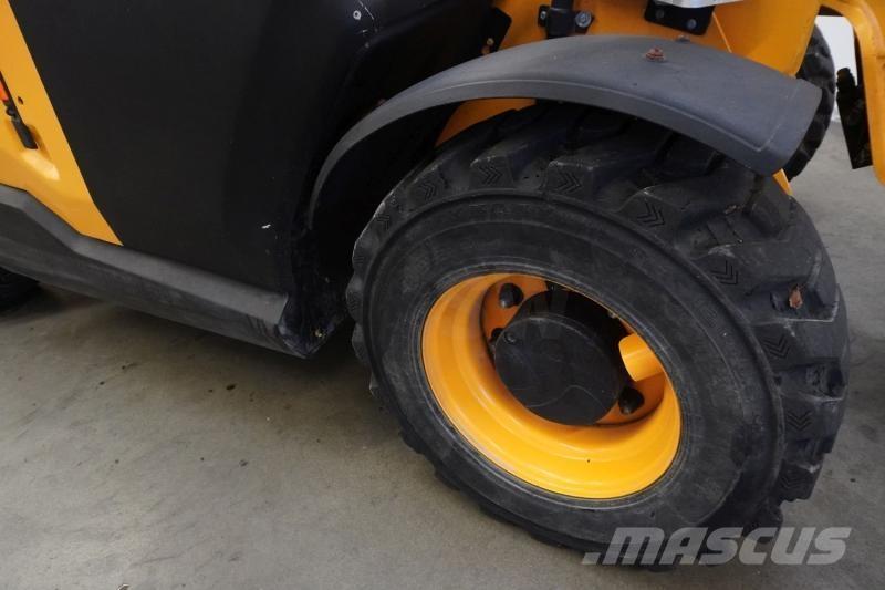 JCB 525-60 Teleskopiskie manipulatori