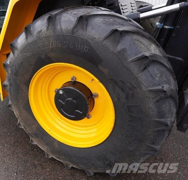 JCB 940-4 Apvidus autokrāvējs