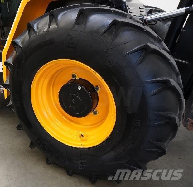JCB 940-4 Apvidus autokrāvējs