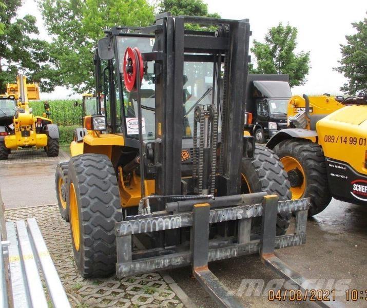 JCB 940-4 Apvidus autokrāvējs