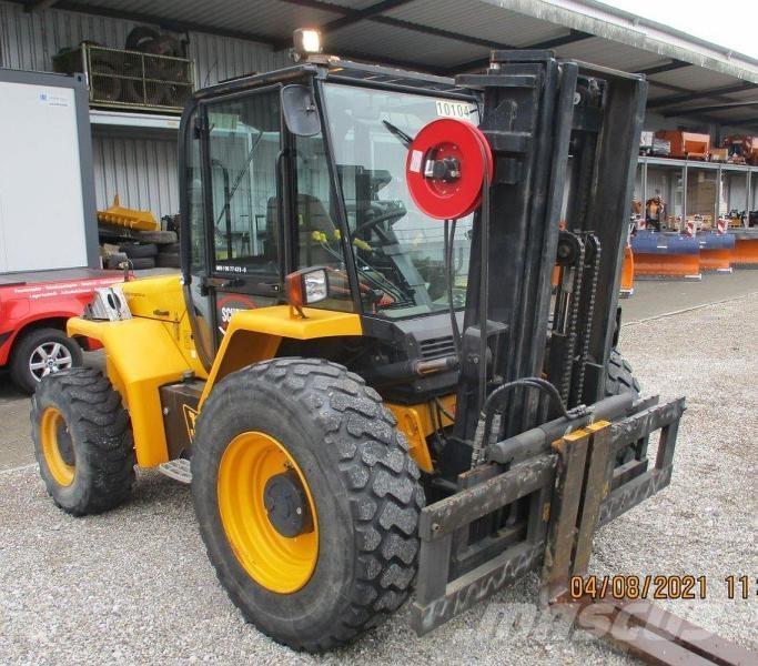 JCB 940-4 Apvidus autokrāvējs