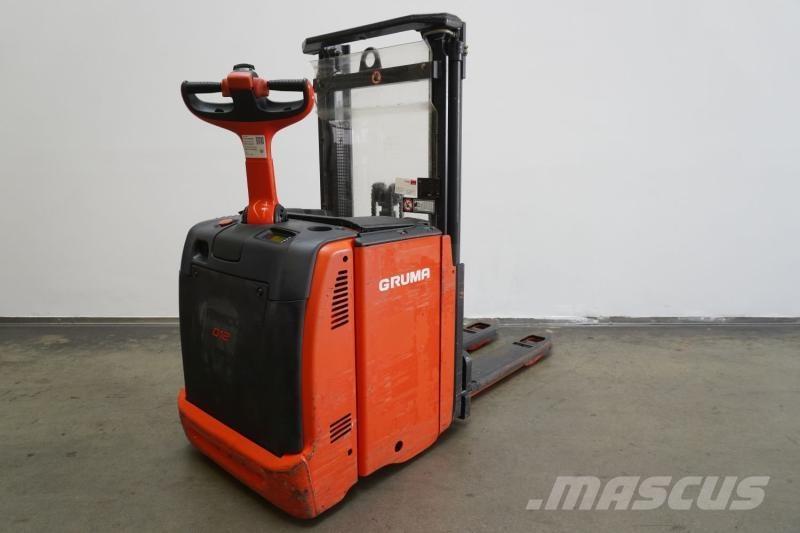 Linde D 12 133 Pašgājēji krautnētāji