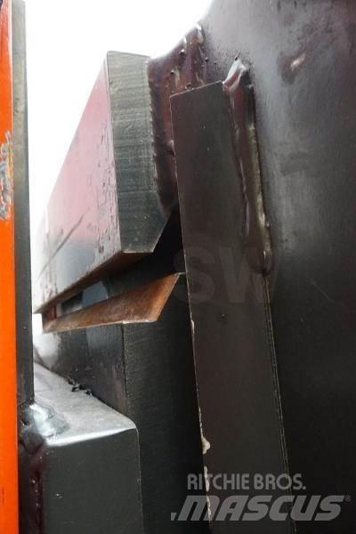 Linde T 30 131 Zemie palešu pacēlāji