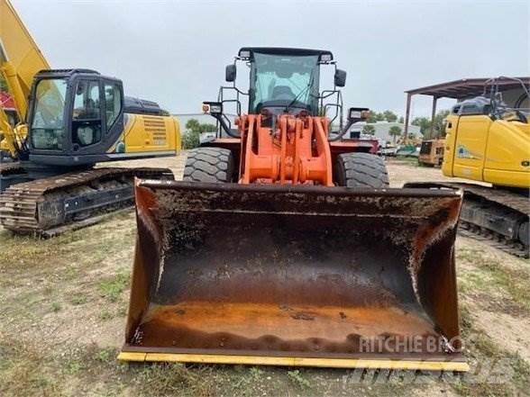 Hitachi ZW250-6 Iekrāvēji uz riteņiem