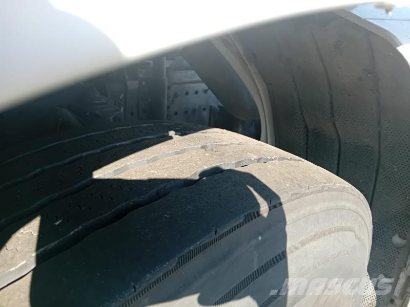 Iveco 330.36 Kabeļu pacēlājs nomontējamām kravas mašīnām