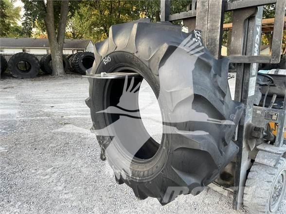 Titan 18.4X26 Riepas, riteņi un diski