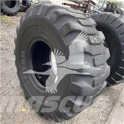 Titan 23.5x25 Riepas, riteņi un diski