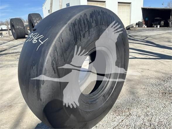 Titan 23.5x25 Riepas, riteņi un diski