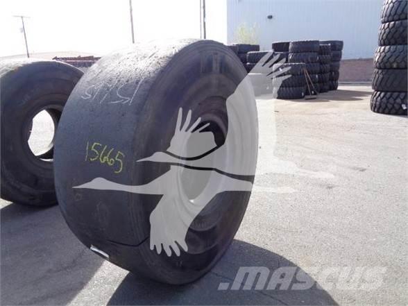 Titan 26.5x25 Riepas, riteņi un diski