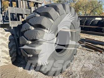 Titan 26.5x25 Riepas, riteņi un diski