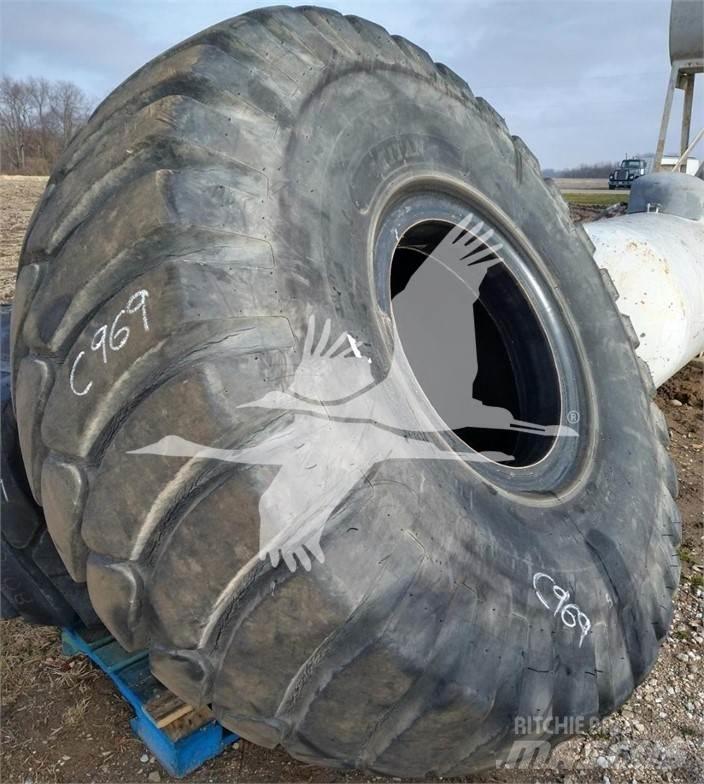 Titan 29.5x25 Riepas, riteņi un diski
