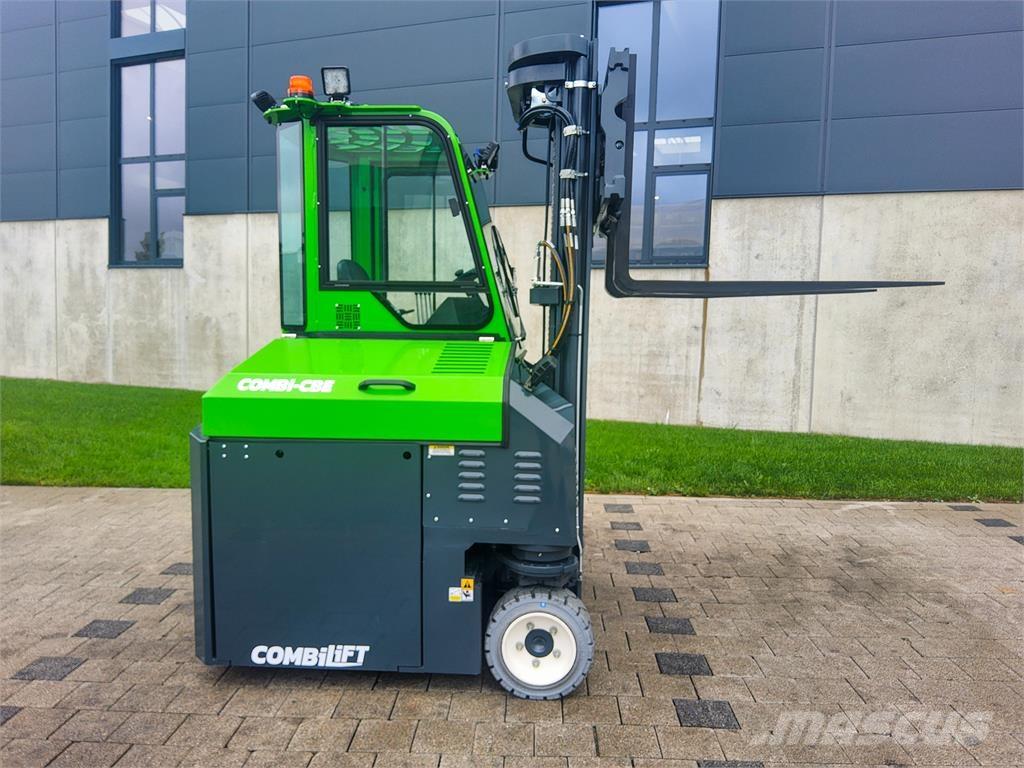 Combilift CBE 3000 Četru virzienu krāvēji