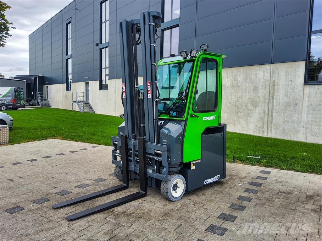 Combilift CBE 3000 Četru virzienu krāvēji