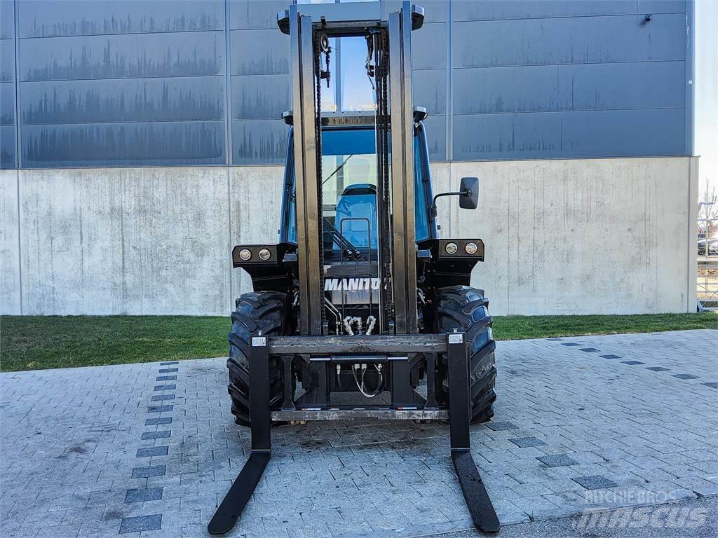 Manitou M 30-4 Apvidus autokrāvējs