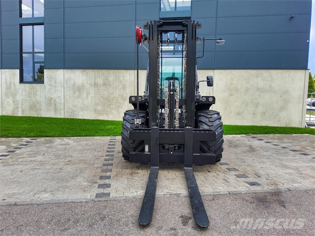 Manitou M 50-4 Apvidus autokrāvējs