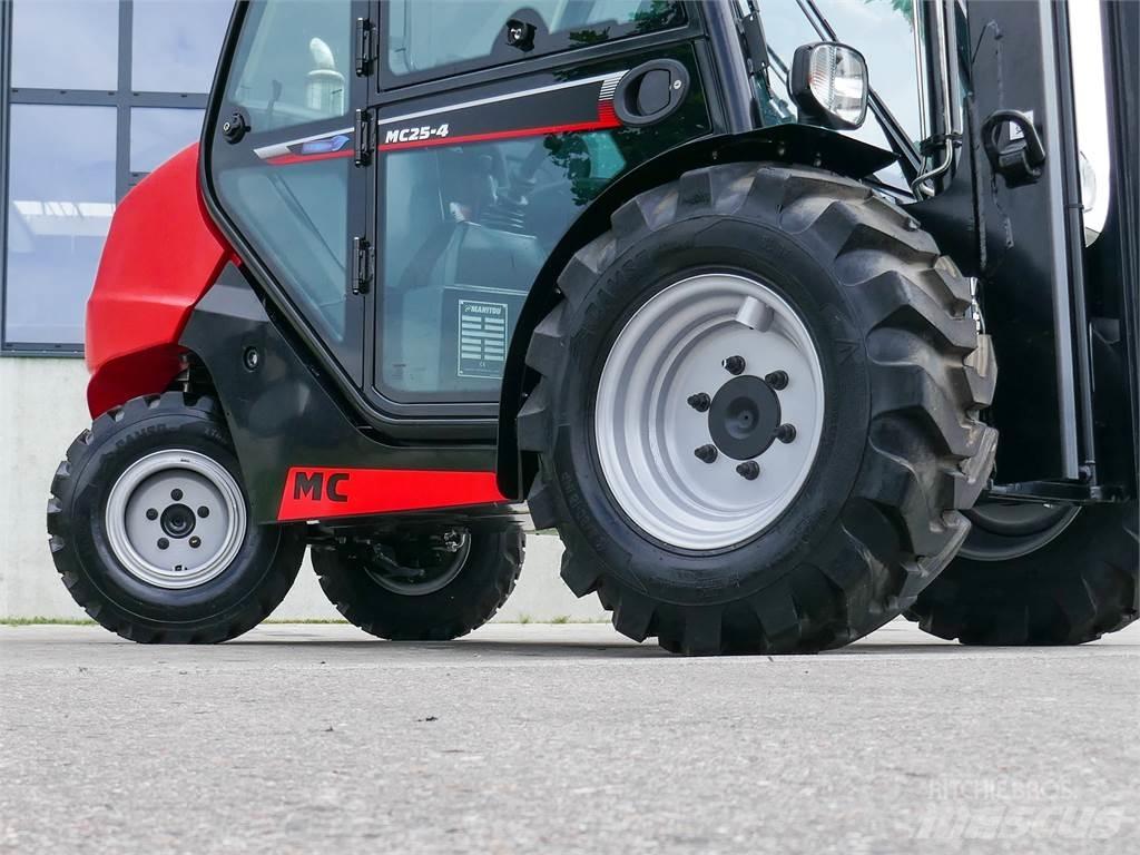 Manitou MC 25-4 Apvidus autokrāvējs