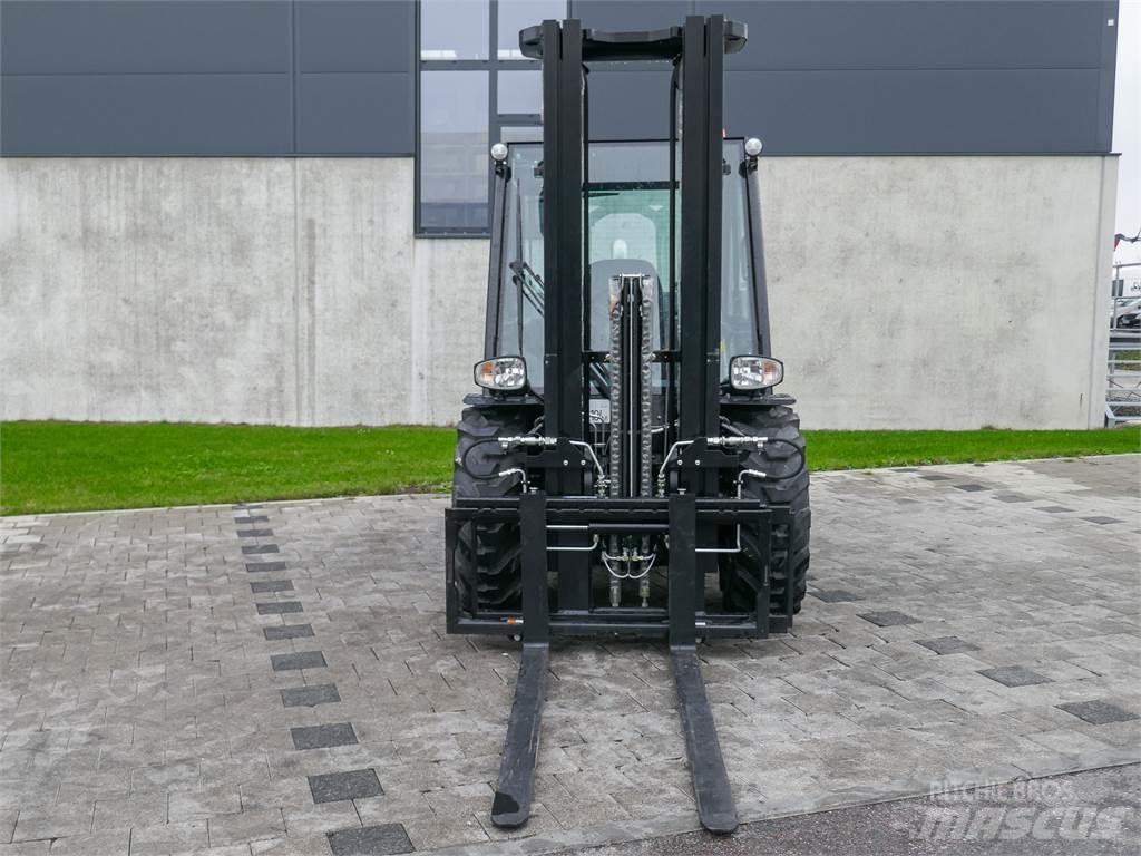 Manitou MC 30-4 Apvidus autokrāvējs