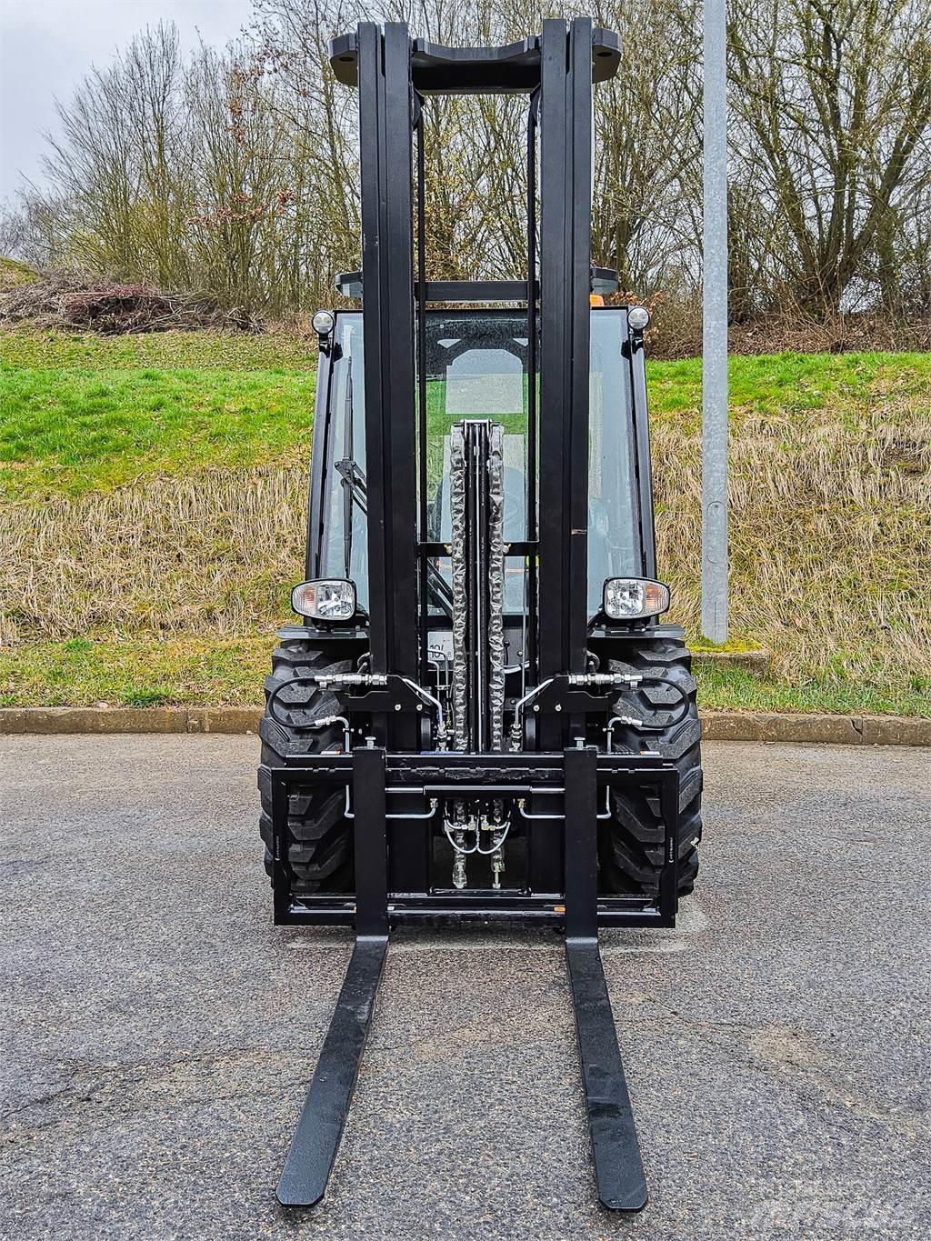 Manitou MC 30-4 Apvidus autokrāvējs