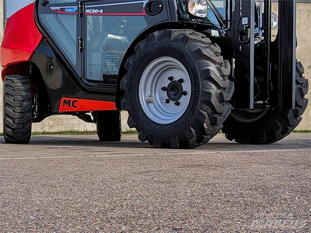 Manitou MC 30-4 Apvidus autokrāvējs