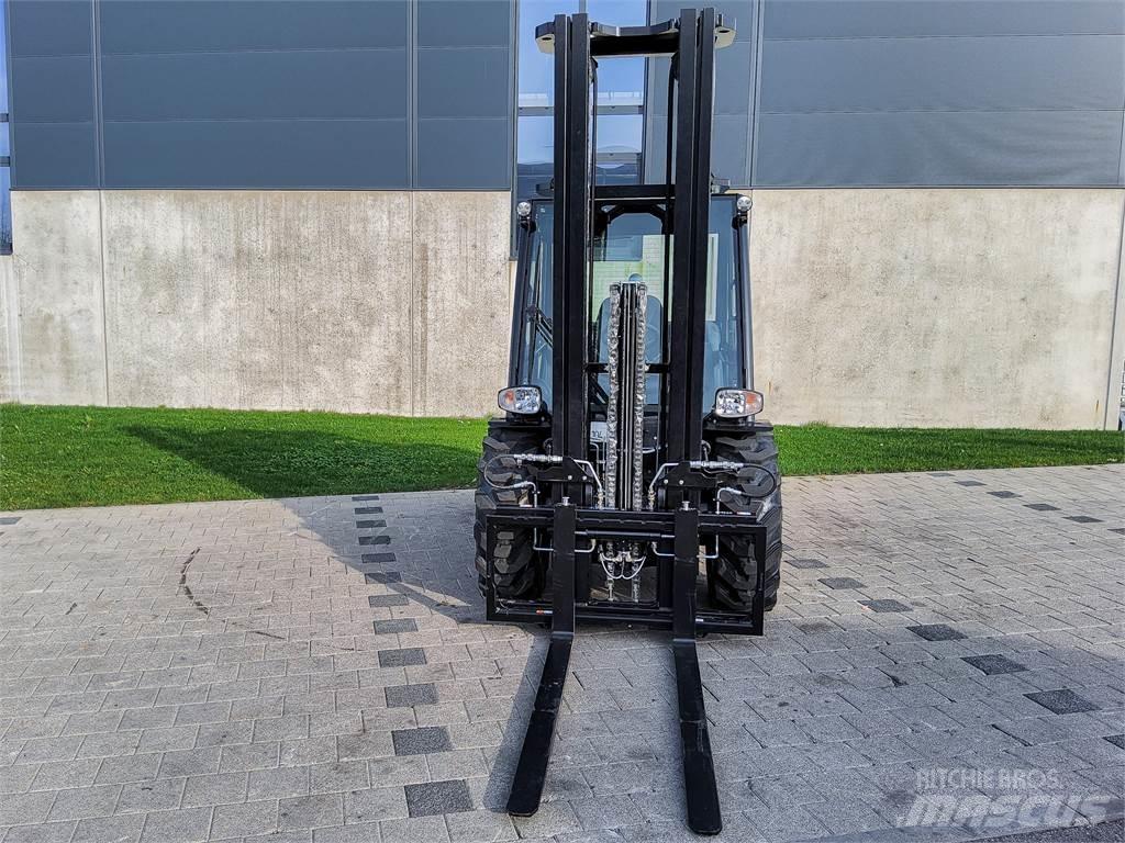 Manitou MC 30-4 Apvidus autokrāvējs
