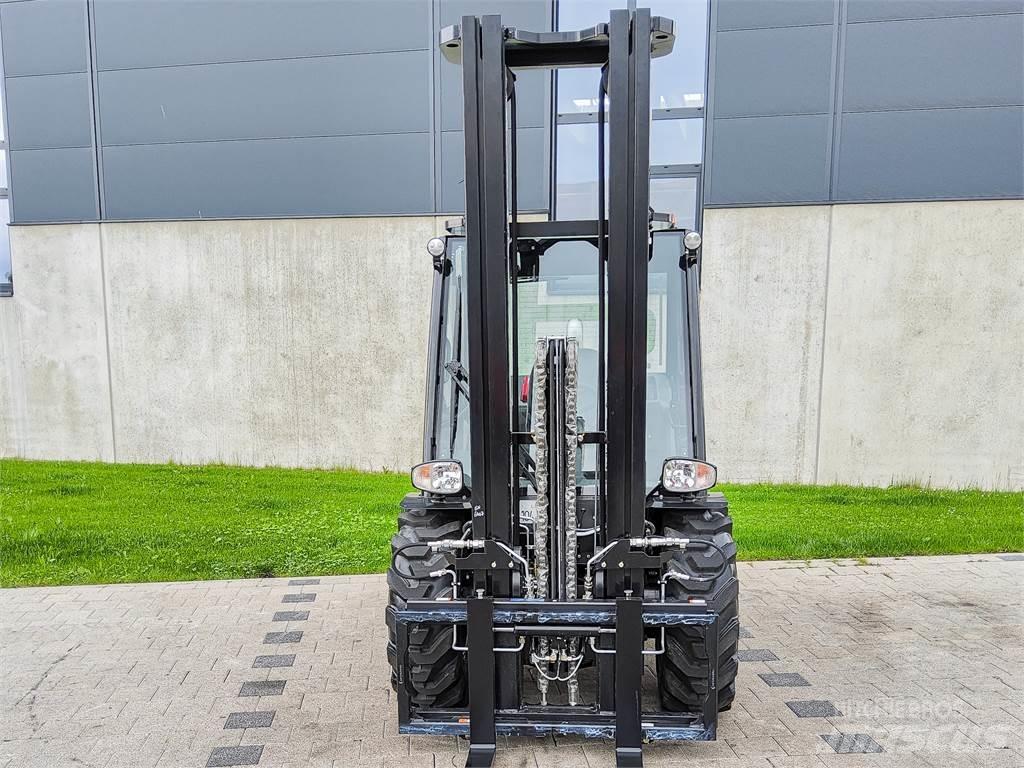 Manitou MC 30-4 Apvidus autokrāvējs