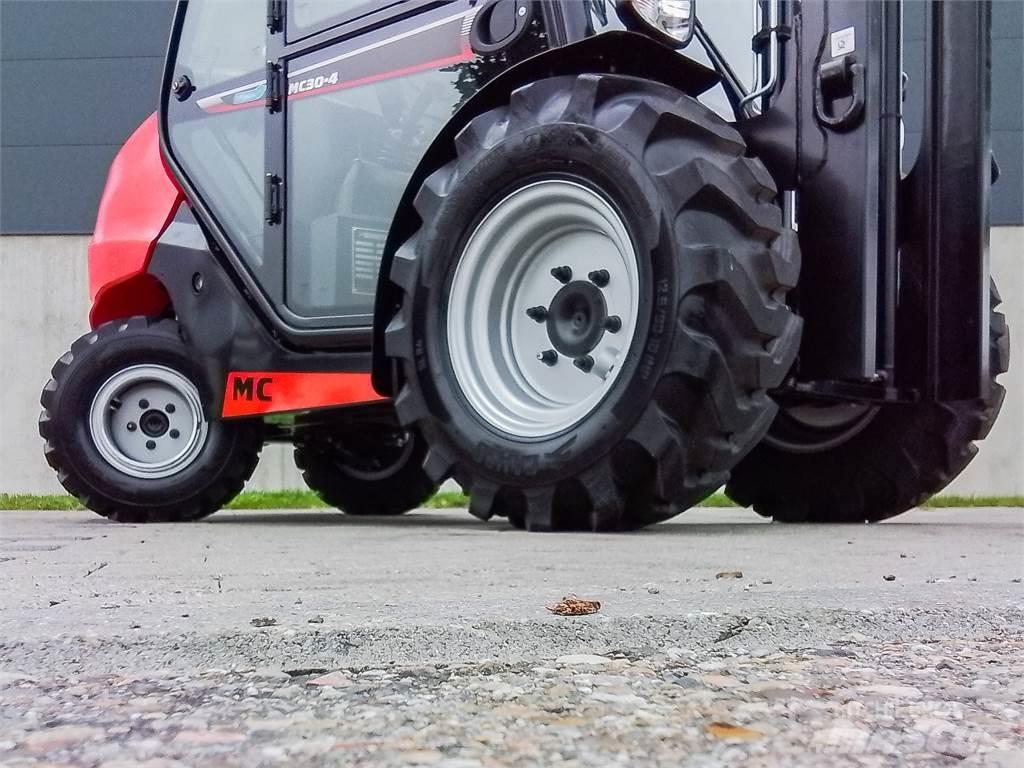 Manitou MC 30-4 Apvidus autokrāvējs
