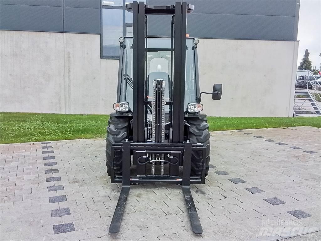 Manitou MC 30-4 Apvidus autokrāvējs
