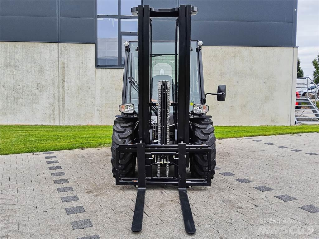Manitou MC 30-4 Apvidus autokrāvējs