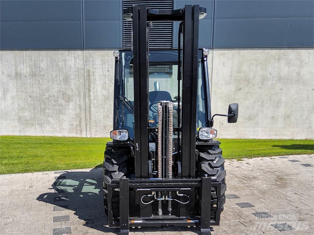 Manitou MC 30-4 Apvidus autokrāvējs
