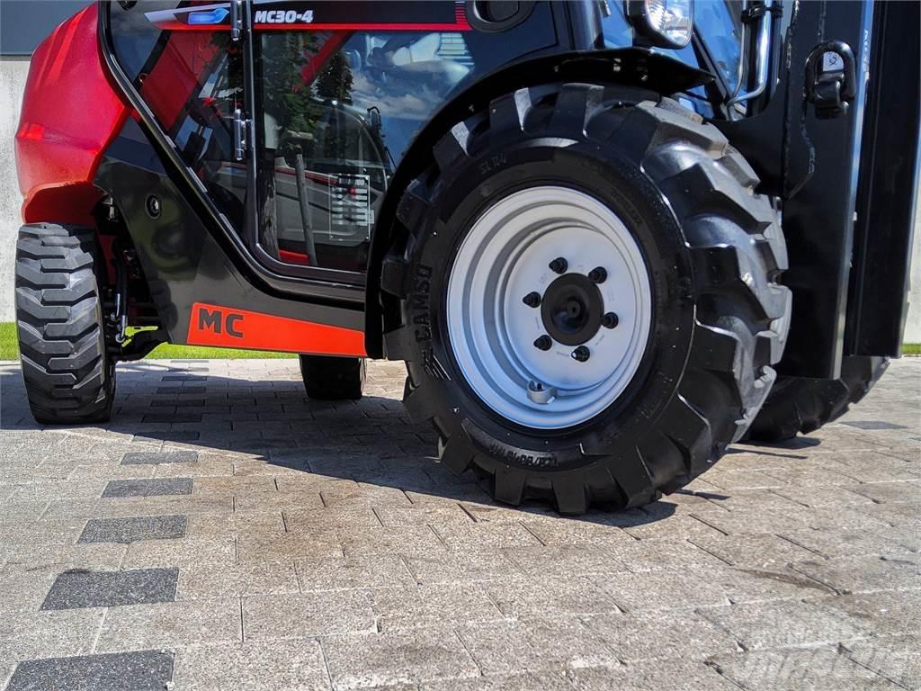 Manitou MC 30-4 Apvidus autokrāvējs