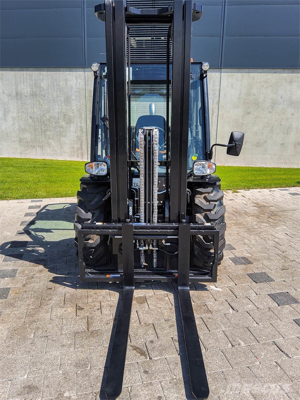 Manitou MC 30-4 Apvidus autokrāvējs