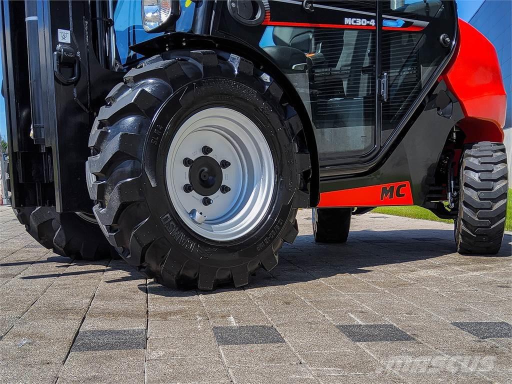 Manitou MC 30-4 Apvidus autokrāvējs