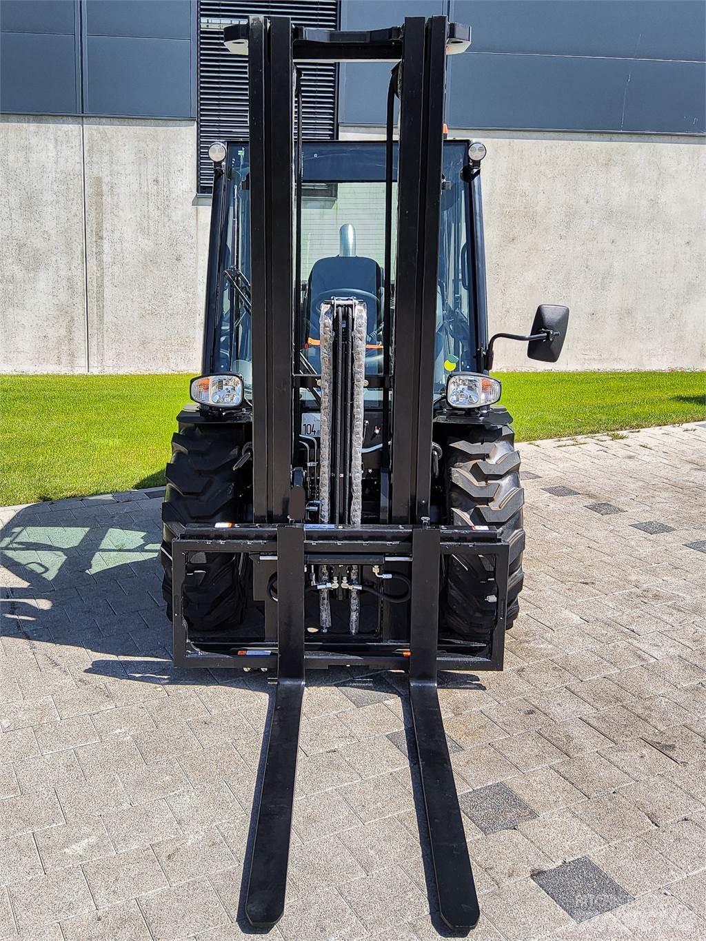 Manitou MC 30-4 Apvidus autokrāvējs