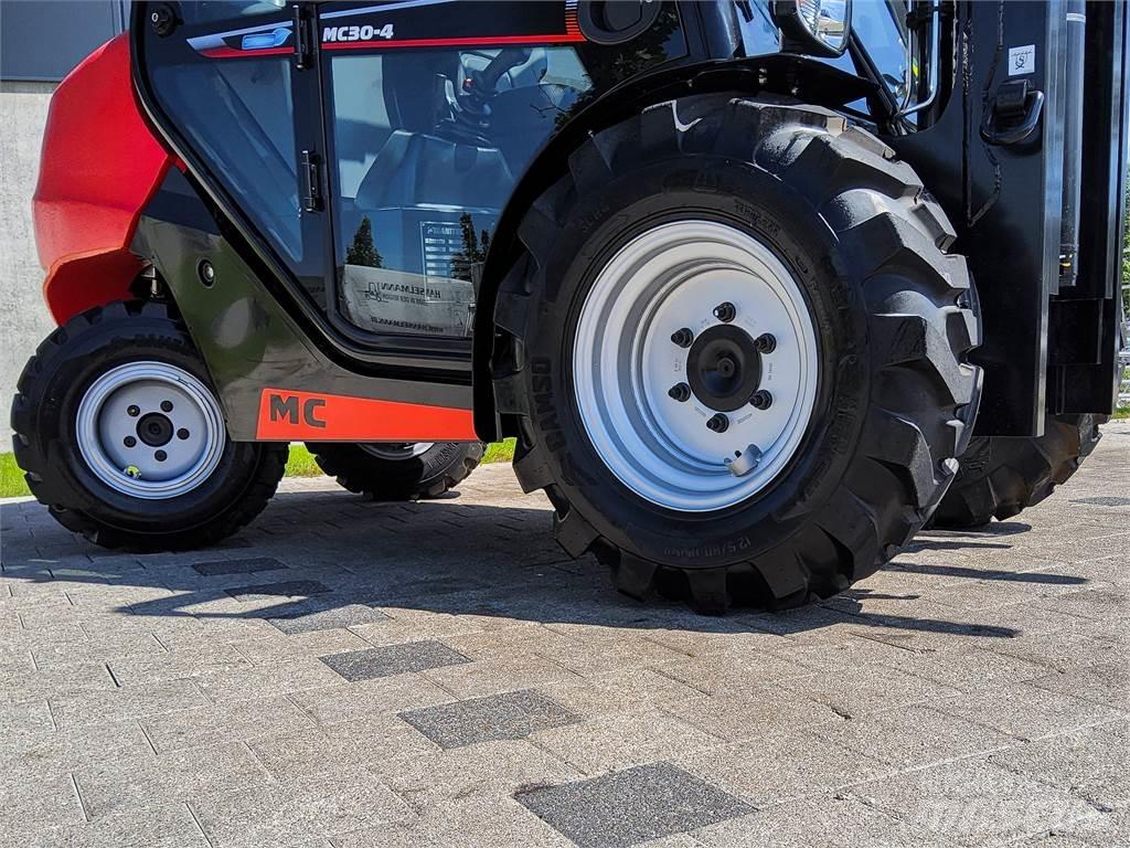 Manitou MC 30-4 Apvidus autokrāvējs