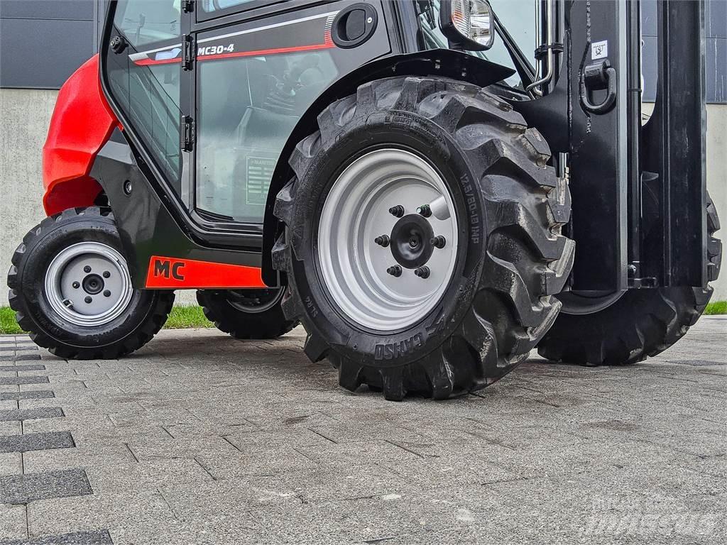 Manitou MC 30-4 Apvidus autokrāvējs