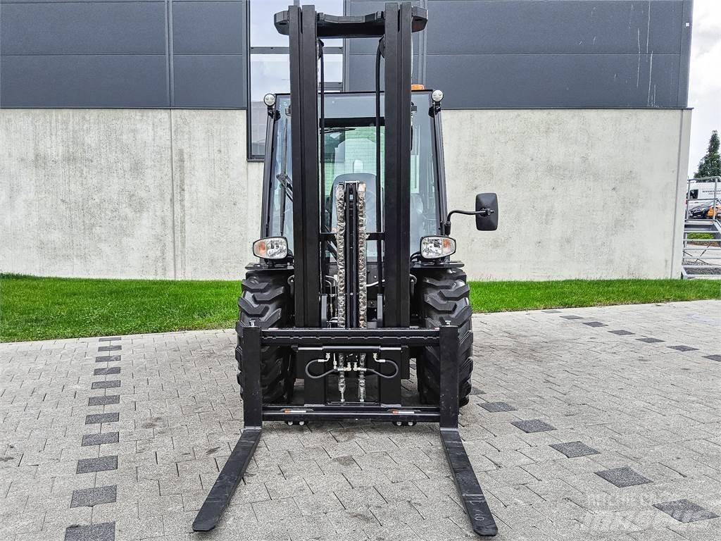 Manitou MC 30-4 Apvidus autokrāvējs