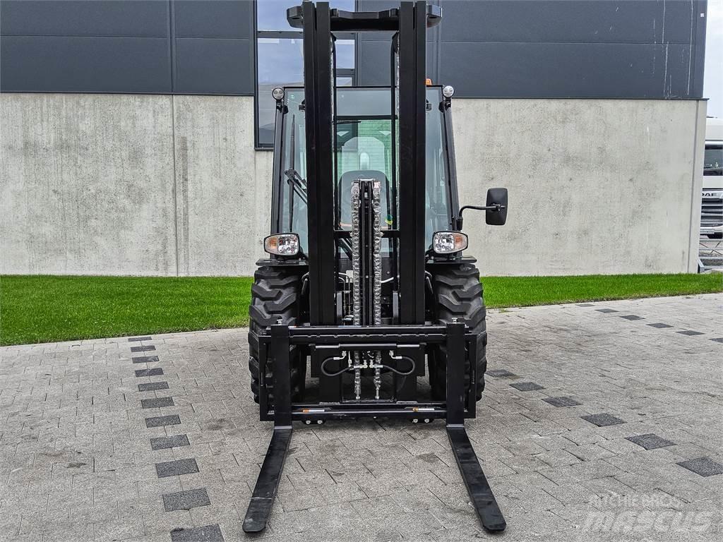 Manitou MC 30-4 Apvidus autokrāvējs
