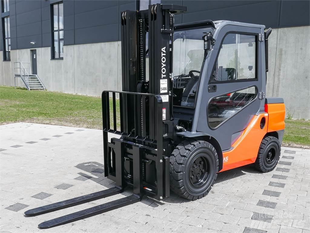 Toyota 52-8FDJF35 Tehnika ar dīzeļa dzinēju