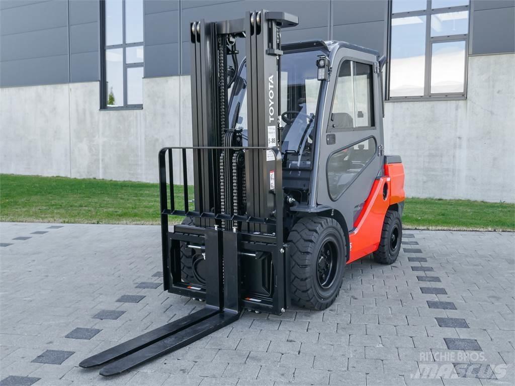 Toyota 52-8FDJF35 Tehnika ar dīzeļa dzinēju