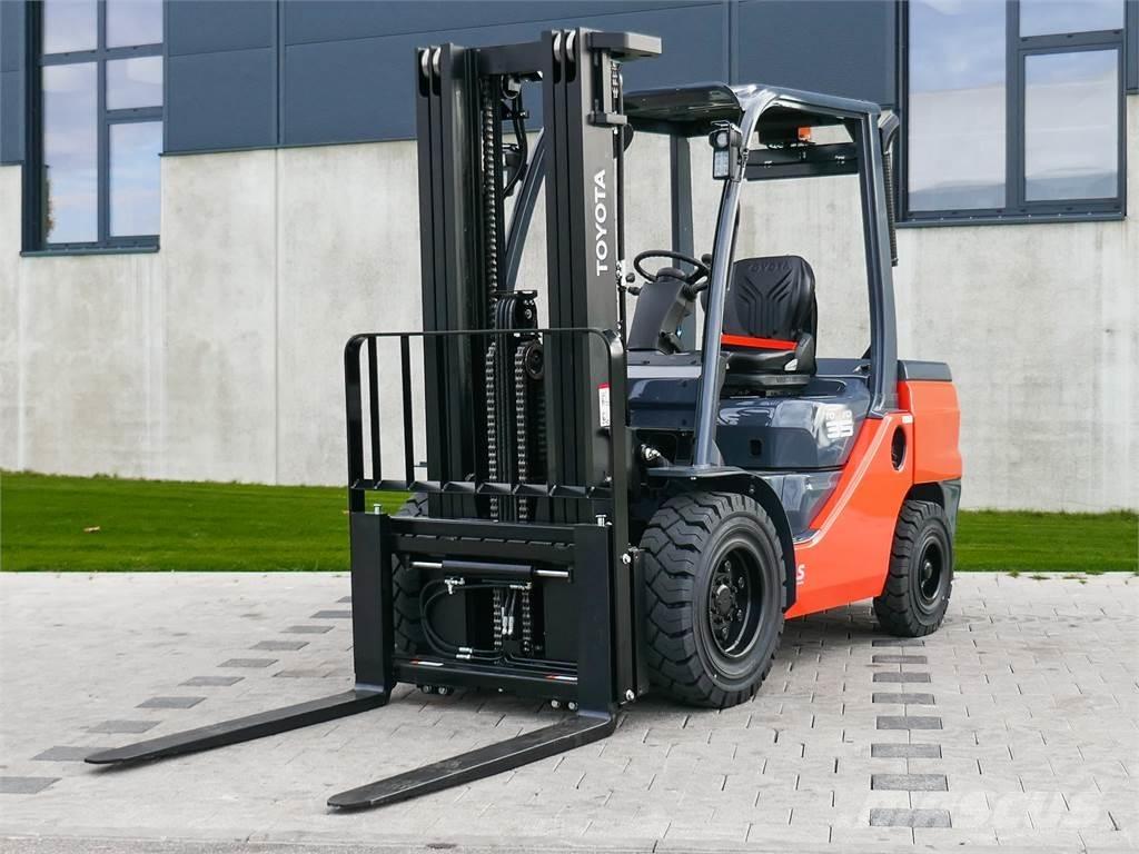 Toyota 52-8FDJF35 Tehnika ar dīzeļa dzinēju
